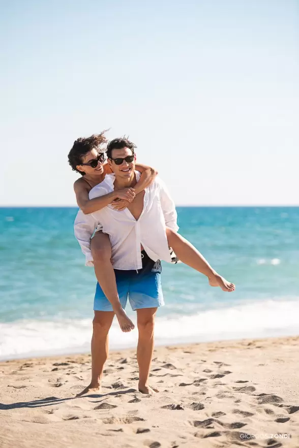Lifestyle photo of a couple at the beach of Nautilux Hotel, enjoying a tranquil and romantic atmosphere.